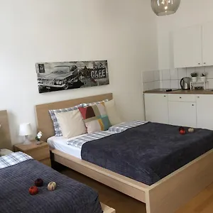 New, Bright Near The Metro! Apartament